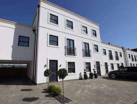 5+ bedroom houses for sale in Deal Town Centre