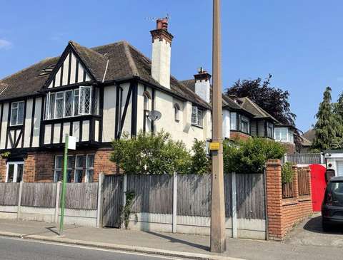 3 bedroom terraced house for sale in Valkyrie Road, Westcliff-on-sea, SS0