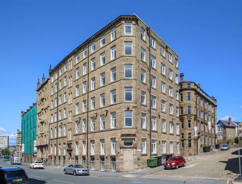 Featured image of post 1 Bedroom Flats Bradford : Apartment list is a free service that will help you find the perfect 1 bedroom apartment.
