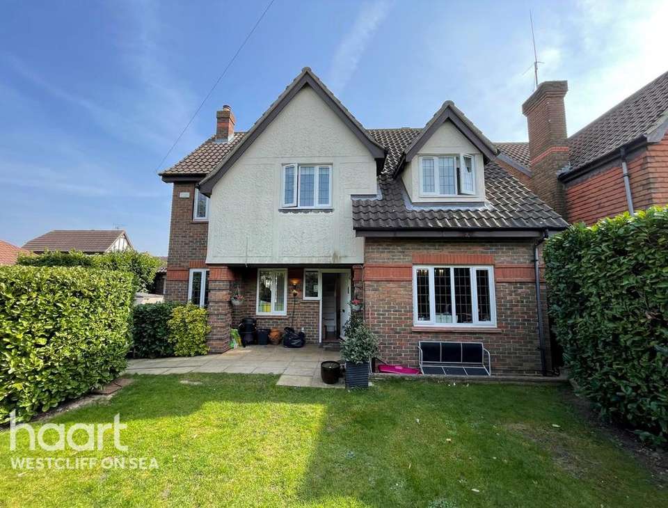 3 bedroom terraced house for sale in Valkyrie Road, Westcliff-on-sea, SS0