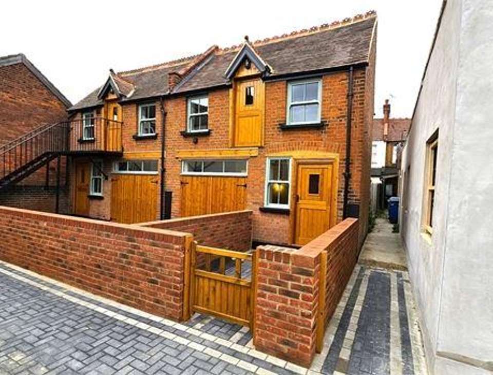 2 bedroom flat for sale in 16 Valkyrie Road, Southend-on-Sea,  Westcliff-on-Sea, SS0