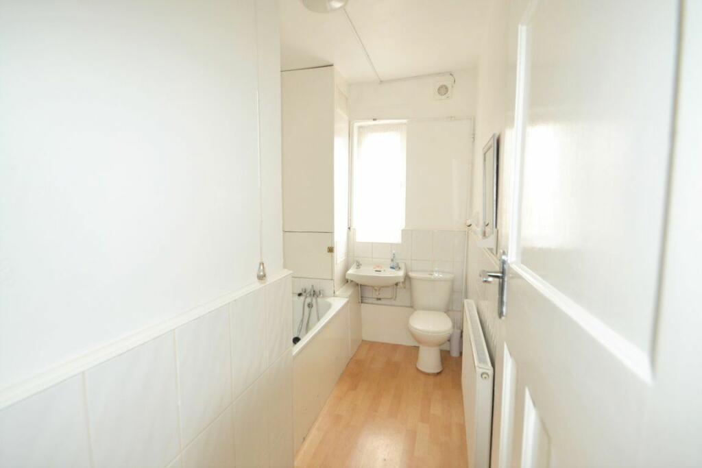 2 bedroom flat to rent - document